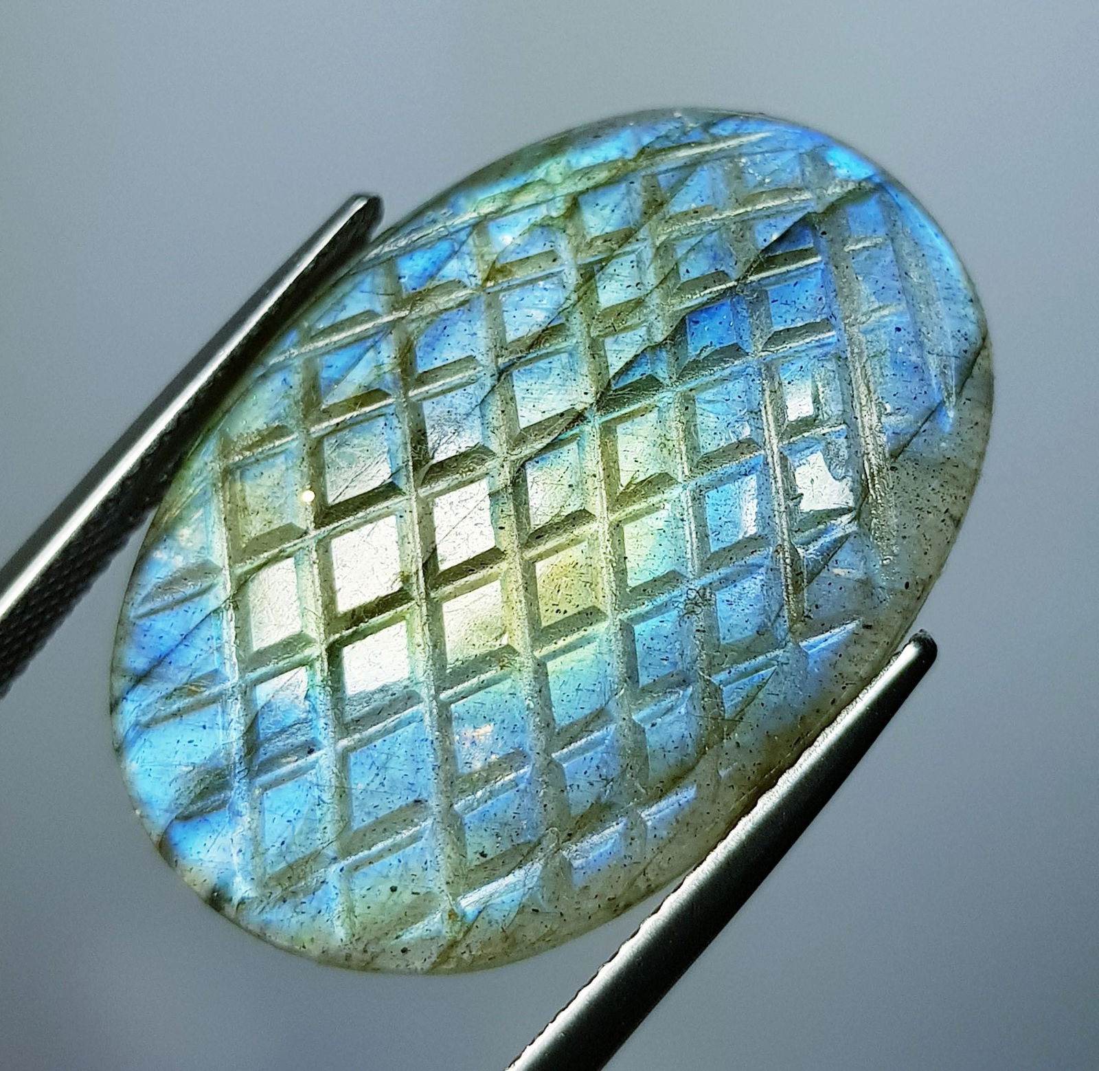 24.00 Ct Natural Labradorite Oval Designer cut: No Reserve! Title: 24.00 Ct Natural Labradorite Oval Designer cut Color clarity:Opaque Gemstones: LooseGemstone Carat weights: 24 Size/Dimensions:30.30 x 20.75 x 4.60 Additional Info:Oval - USA Shippi