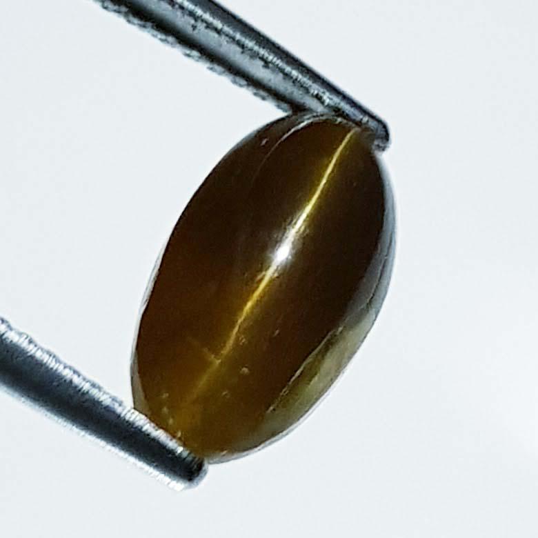5.77 ct Natural Apatite cat's Eye: No Reserve! Title: 5.77 ct Natural Apatite cat's Eye Color clarity:Opaque Gemstones: Loosegemstone Carat weights: 5.77 Size/Dimensions:11.90 x 7.00 x 7.80 Additional Info:Oval - Jharkhand Shipping: Do