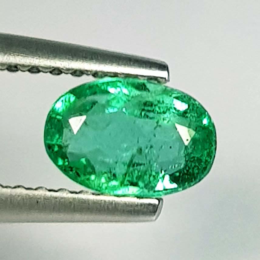 0.79 Ct Natural Emerald Oval Cut (1 of 5)
