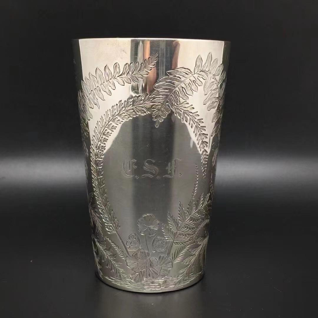 British Antique Sterling Silver Goblets: Title: British Antique Sterling Silver Goblets Origin:Italian Date/Period: 1872s Silver Purity: 925 sillver Size: 19.2*16cm Item Weight:103.7G Additional Info:The antique silver glass production in Lo