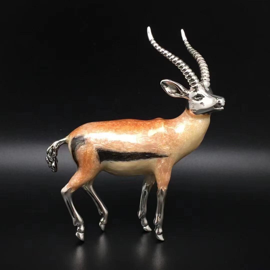 British Antique Sterling Silver Enamel Lamb Ornament: Title: British Antique Sterling Silver Enamel Lamb Ornament Origin:British Date/Period: Silver Purity: 925 sillver Size: Size: 7.5 * 9 cm Item Weight:84.6G Additional Info:Appearance in good condition