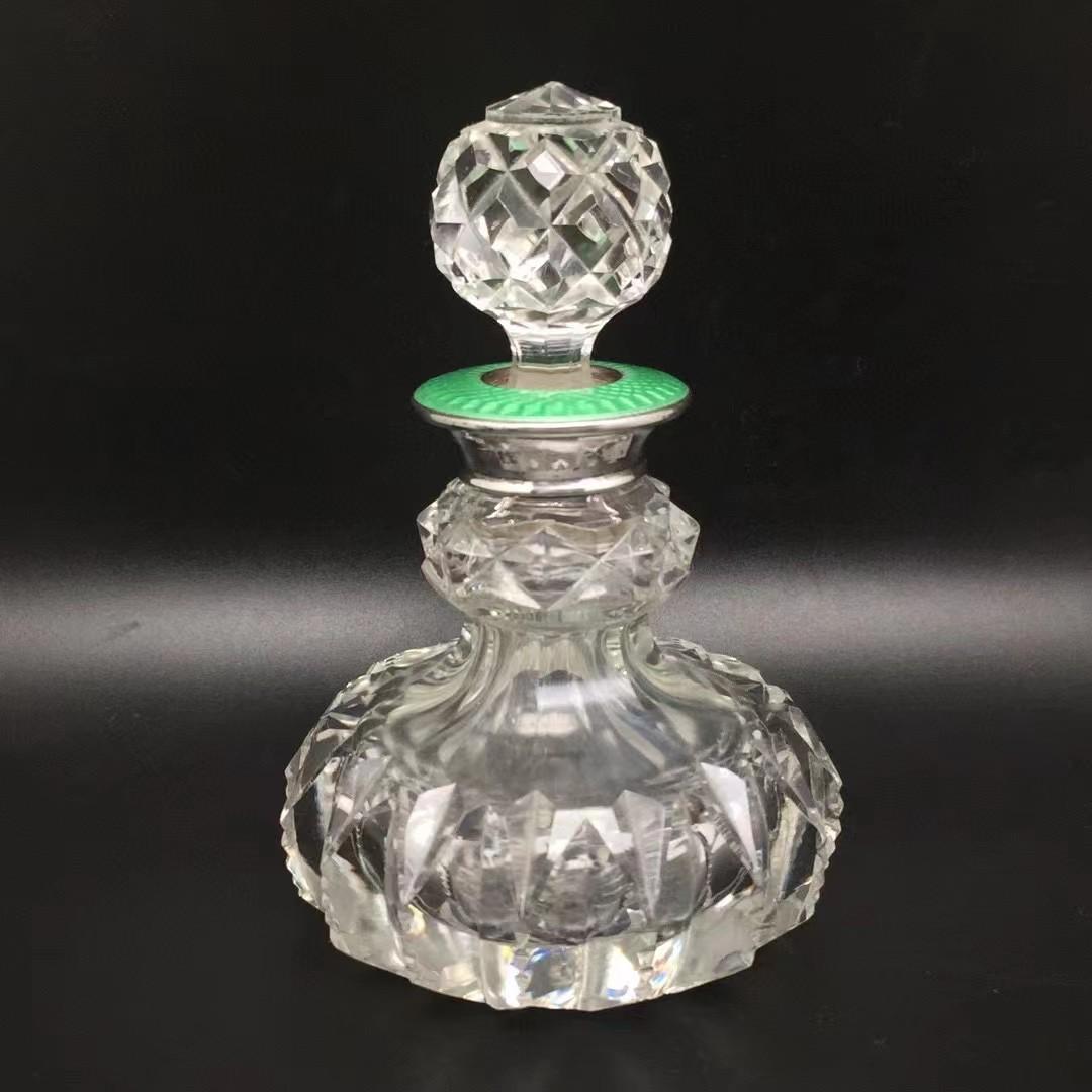 British Antique Sterling Silver Crystal Perfume Bottle: Title: British Antique Sterling Silver Crystal Perfume Bottle Origin:British Date/Period: 1925s Silver Purity: 925 sillver Size: 10*7cm Item Weight:200.7G Additional Info:The antique silver enamel cry