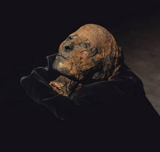 Ancient Egypt Head of female mummy, New Kingdom, XVIII