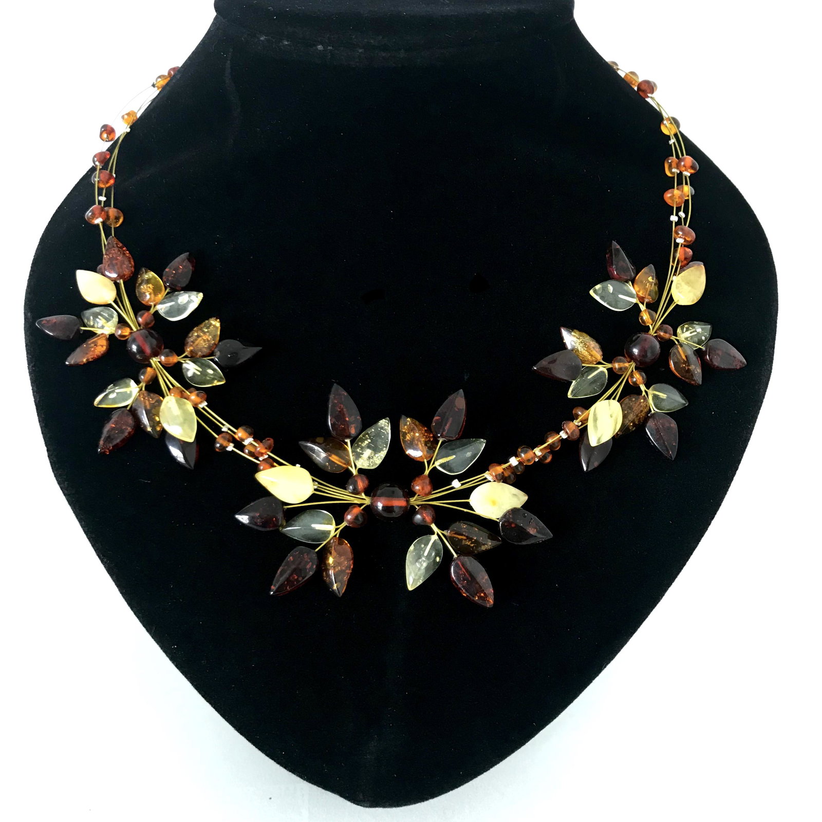 Incredible Amber Floral Necklace made from leaf like: Title:Incredible Amber Floral Necklace made from leaf like bead ornaments Metal:None Gemstones:Amber Weight:13.0 g Size:Size: 420.0 x 40.0 x 5.0 mm Size: 16.535 x 1.575 x 0.197 inches Made of:Whole St