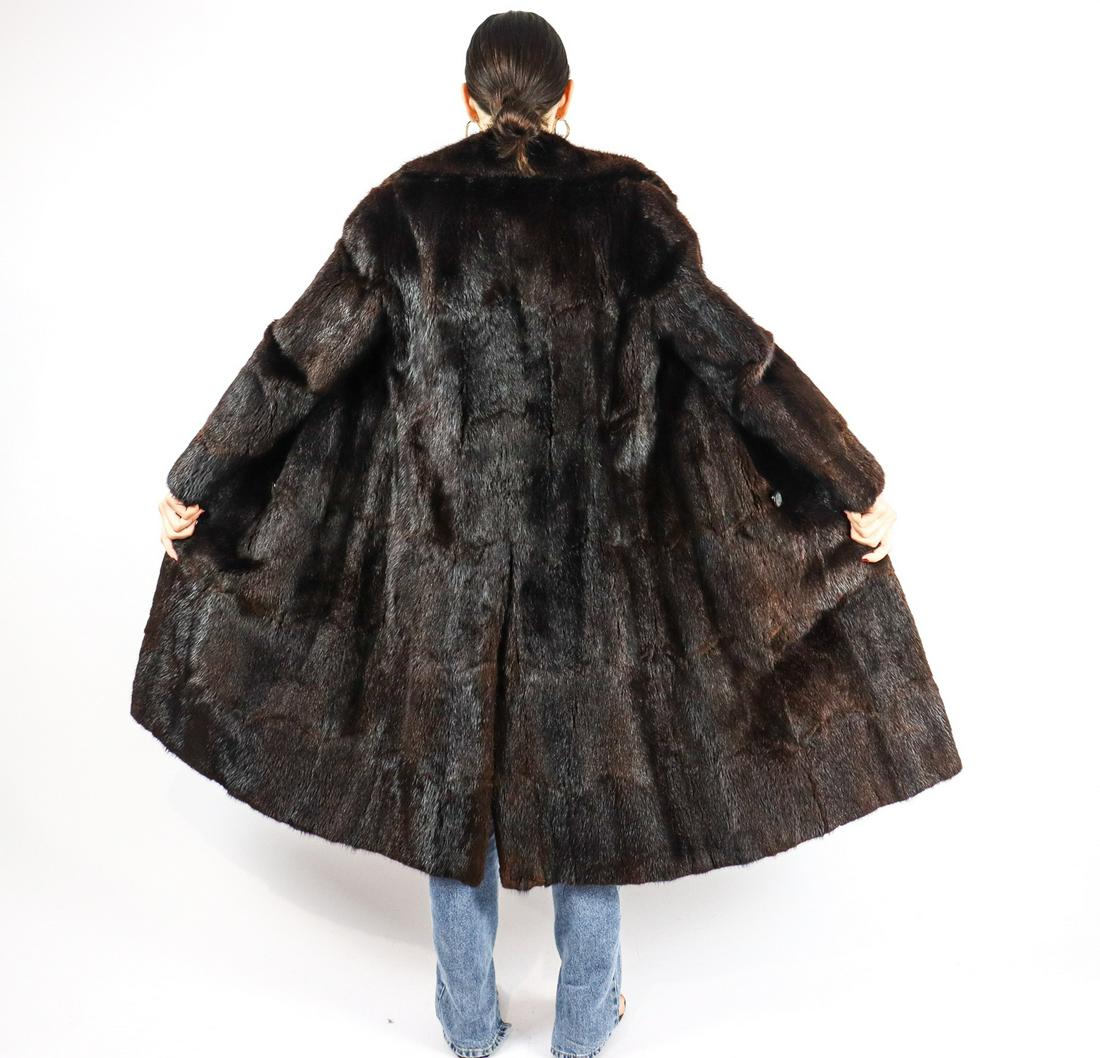 BROWN MINK FUR COAT - US 16 - EU L: Title: BROWN MINK FUR COAT - US 16 - EU L Dimensions: Aproximate size- EU: L ; US: 16 : Important details: Length: 105cm/41.34in -Shoulders width:46cm/18.11in -Sleeve Length:60cm/23.62in -Bust size (