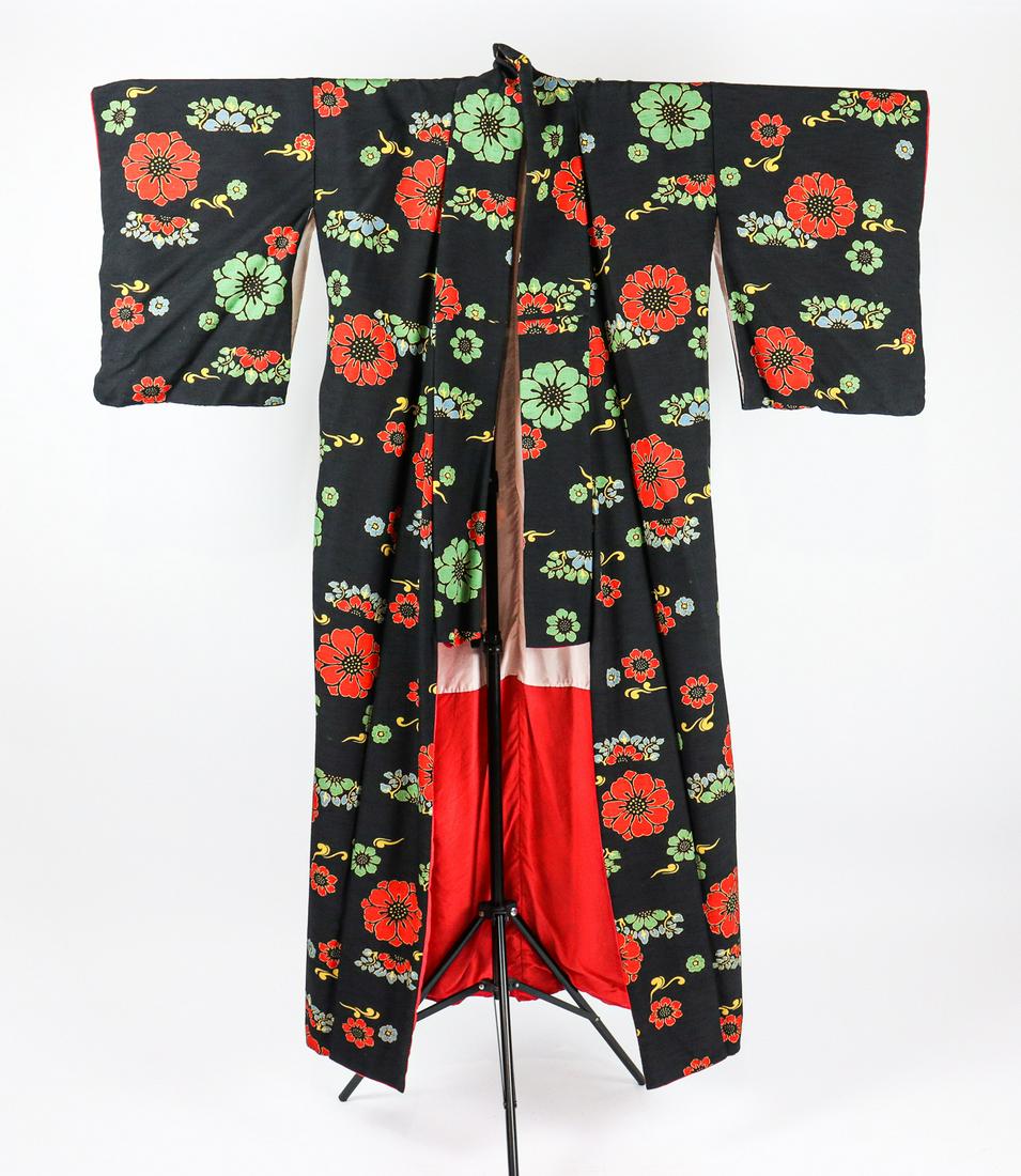 BLACK FLORAL HEMP KIMONO (1 of 3)