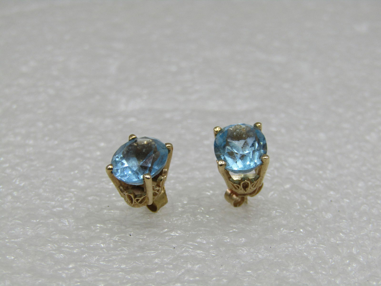 Vintage 14kt Blue Topaz Pierced Earrings Studs Appx. 4 (1 of 10)