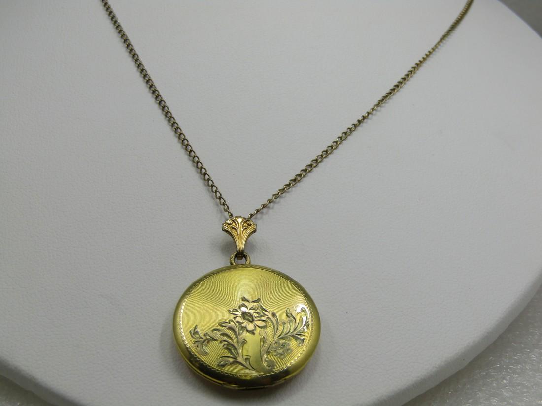 Vintage 1940's Floral Locket Necklace, 18": Vintage 1940's Floral Locket Necklace, 18". The chain is a 1.5mm curb linkwith a filigree pinch clasp. The pendant is appx. 1.5" long with decorative fanned bail and 1" wide. Opens with hinge on the b