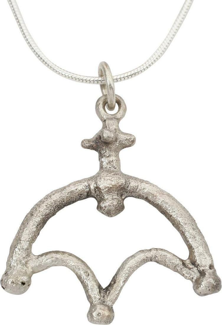 FINE ANCIENT VIKING LUNAR NECKLACE C.900-1050 AD (1 of 3)