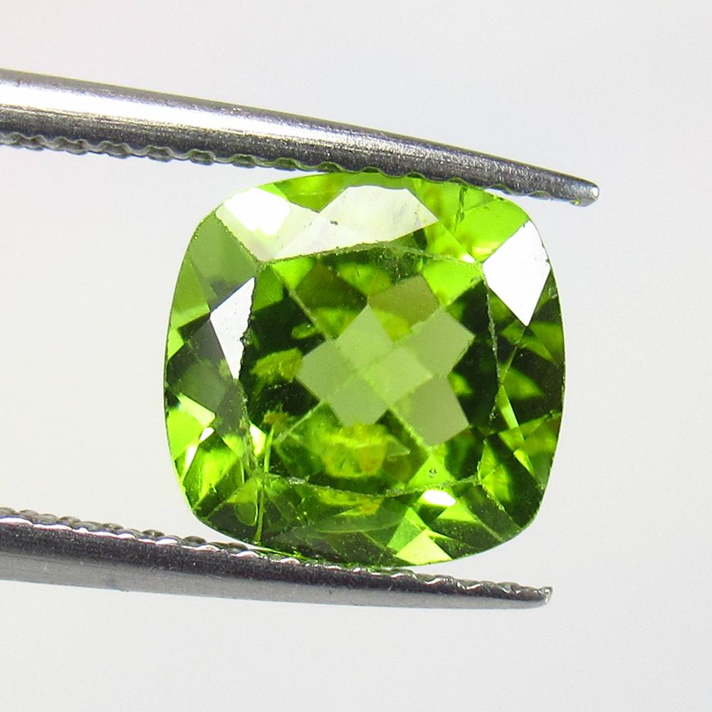 2.30 Ct Natural Pakistan Peridot Cushion Cut: No Reserve! Title: 2.30 Ct Natural Pakistan Peridot Cushion Cut Stone Clarity: VVS Gemstone: Natural Peridot Carat Weights: 2.30 Size/Dimensions: 8.10 x 7.90 x 4.90 mm Additional Info: Top Class Full 