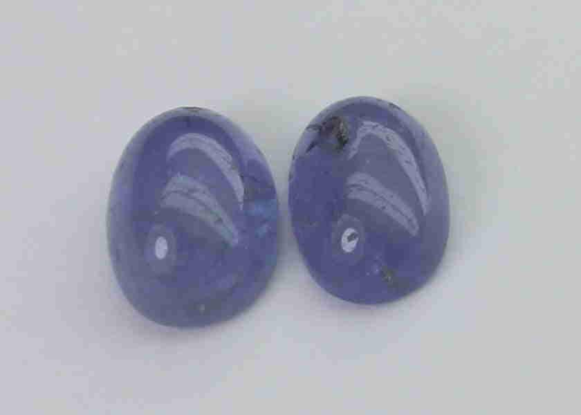 1.88 cts Natural Tanzanite Lot: No Reserve! Gemstone : Natural Tanzanite Shape and cut : Oval cabochan Weight : 1.88 Carats Measurements : 7.03x4.94x3.27 mm , 6.77x4.56x2.69 mm Number of Stone : 2 Color : voilite Transprancy : Trans
