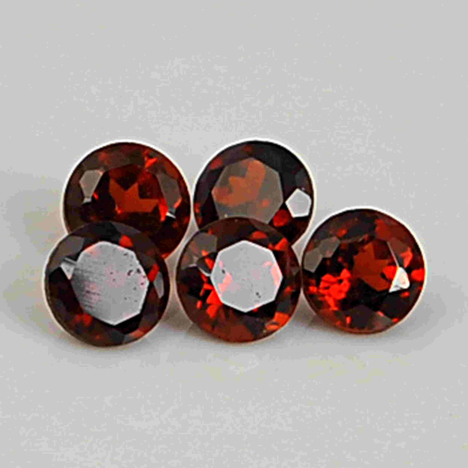 0.92 Carat Red Color Natural Round Garnet Loose: No Reserve! Title: 0.92 Carat Red Color Natural Round Garnet Loose Gemstone 5 Pieces Brand: Gems Trading Center Gemstones: Garnet Carat Weights: 0.92 Size/Dimensions: 2H x 3L x 3W mm Shipping: Domesti