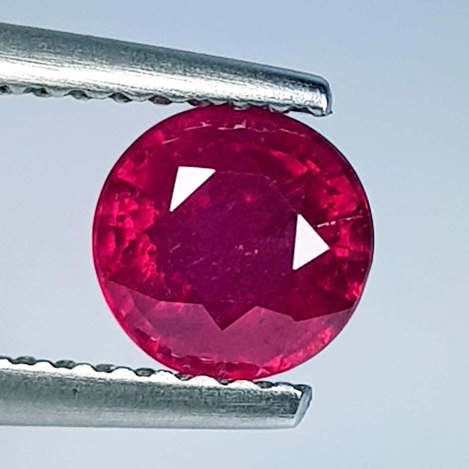 1.26 Ct Natural Ruby Round Cut (1 of 4)