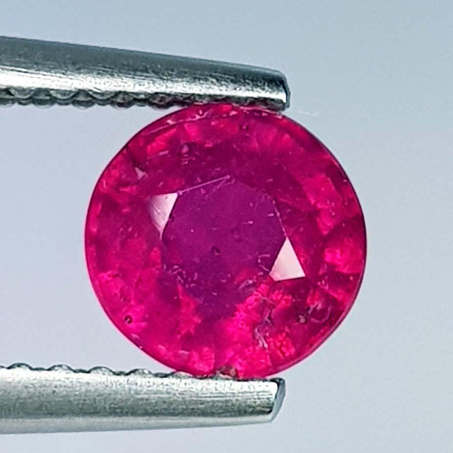 1.25 Ct Natural Ruby Round Cut (1 of 4)