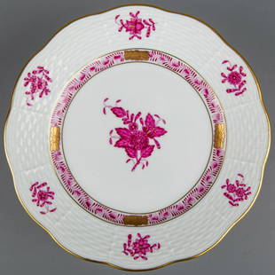 Herend Chinese Bouquet Raspberry Dessert Plate #516: Herend Chinese Bouquet Raspberry Dessert Plate Manufacturer: Herend Porcelain Manufactory (Hungary) Quality: Handpainted, 1st class Pattern: Chinese Bouquet Raspberry (AP) Condition: Pre-owned, in exc