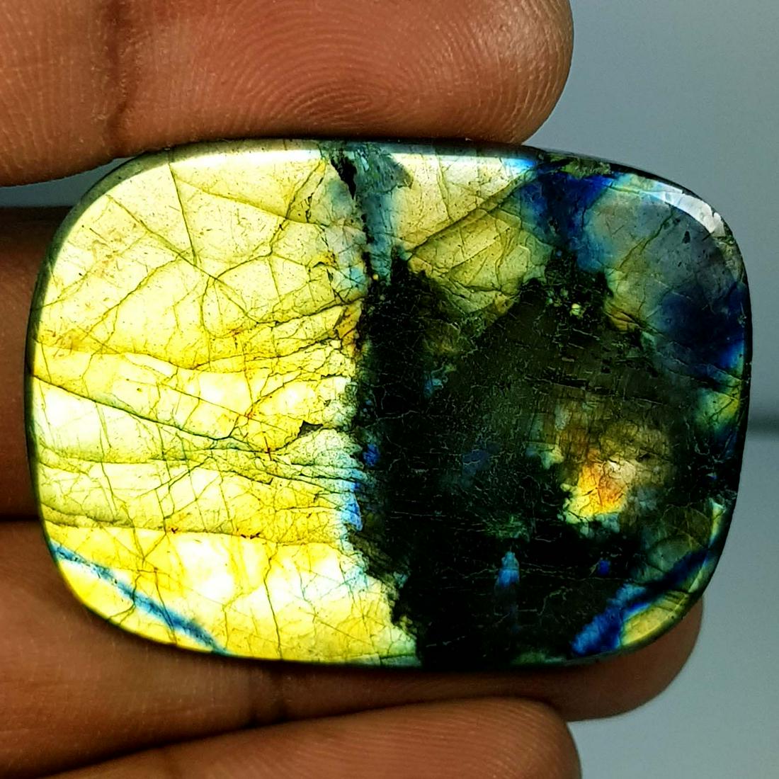 86.72 ct Natural Labradorite: No Reserve! Title: 86.72 ct Natural Labradorite Color/Clarity: Opaque Gemstones: Gemstones Carat Weights: 86.72 Size/Dimensions: 39.60 x 31.10 x 7.30 Additional Information: Rectangular - USA Shipping