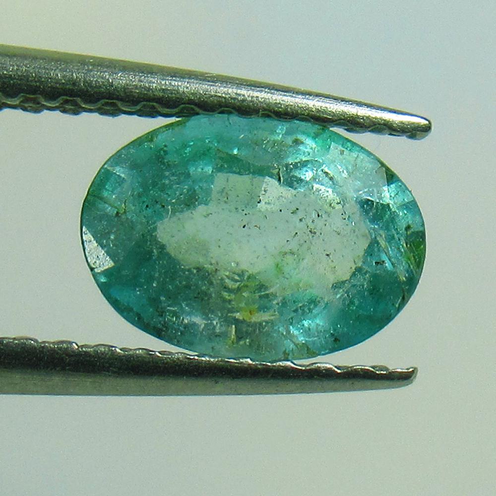 0.98 Ct Natural Zambian Emerald Oval Cut (1 of 2)