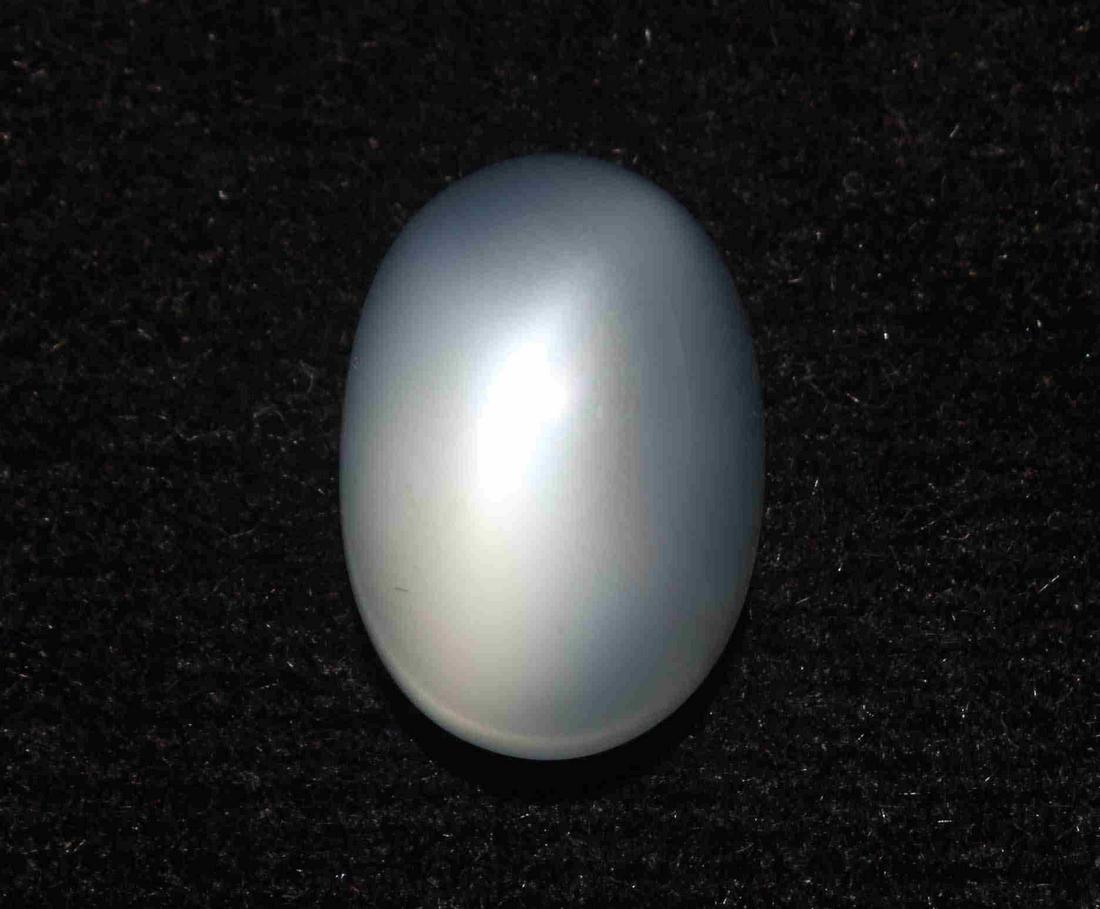 6.39 Cts Natural Moonstone: No Reserve! Title: 6.39 Cts Natural Moonstone Additional Information: Gemstone : Natural Moonstone Shape : Oval Cabochan Weight : 6.39 Carats Measurements : 12.70x9.04x7.14 mm Color : White Transpranc