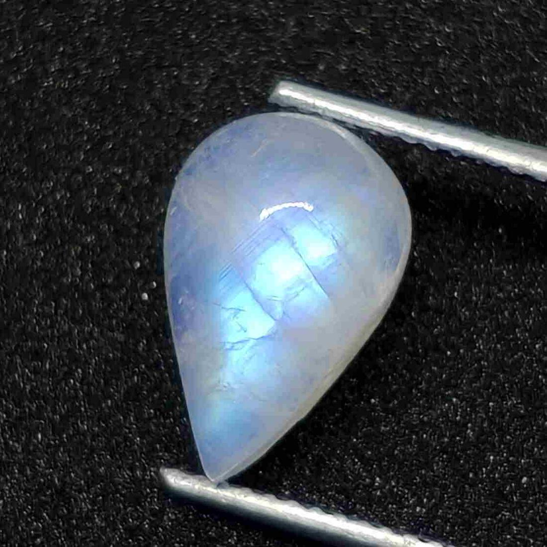 3.65 ct Natural White Rainbow Moonstone: No Reserve! Shipping: Domestic: Flat-rate of $7.00 to anywhere within the contiguous U.S. International: Foreign shipping rates are determined by destination. International shipping may be subject to