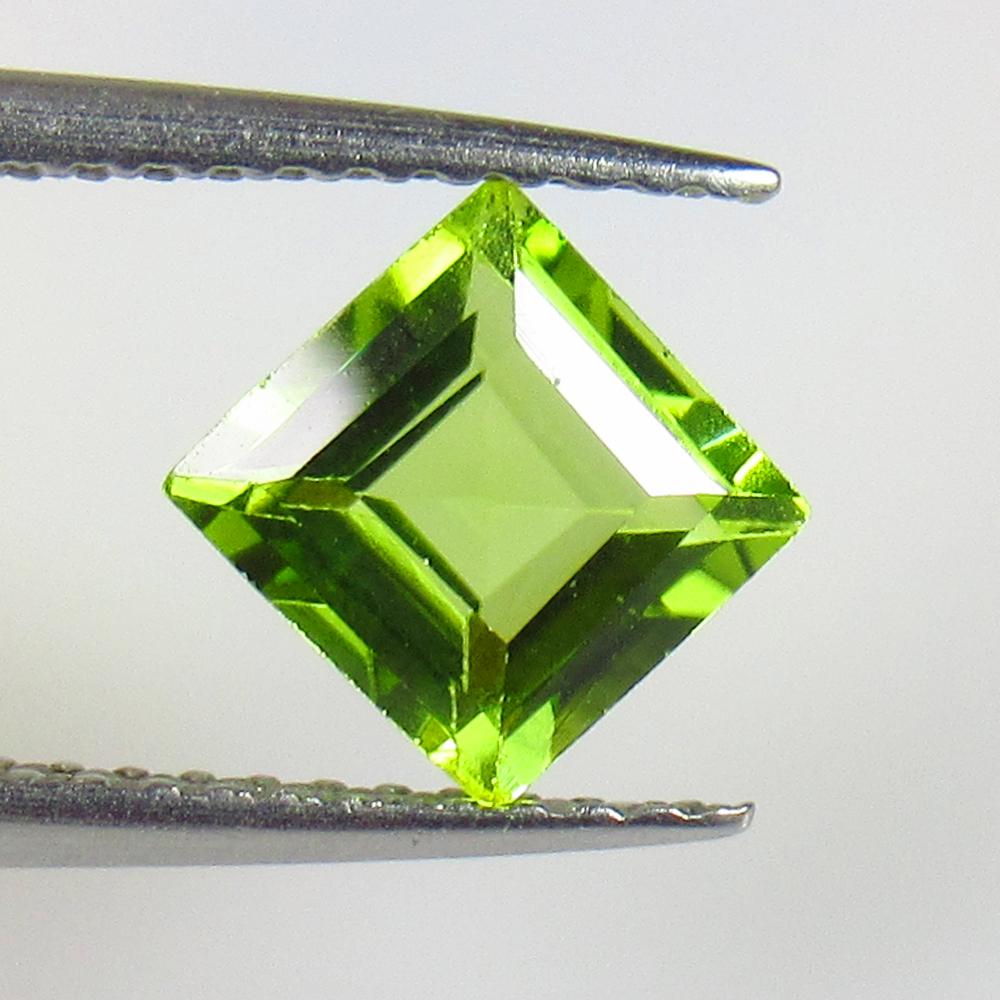 1.22 Ctw Natural Pakistan Peridot Octagon Cut: No Reserve! Title: 1.22 Ctw Natural Pakistan Peridot Octagon Cut Stone Clarity: VVS Gemstones: Peridot Carat Weights: 1.22 Size/Dimensions: 6.10 x 6.00 x 3.60 mm Additional Information: Top Class Lust