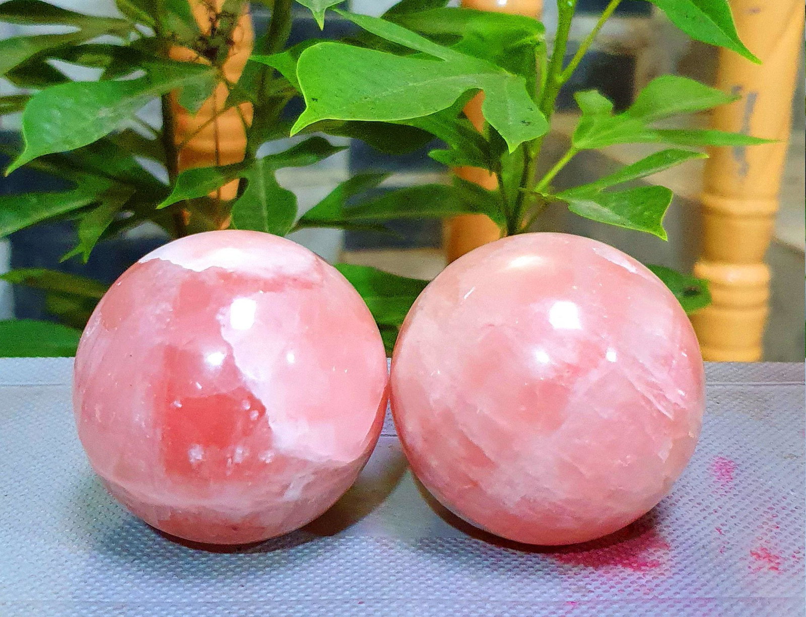 Polished Rose Calcite ball Natural Crystal Ball 580: Polished Rose Calcite ball Natural Crystal Ball - 580 Gram - 55*55*55 mm Weight : 580 Gram Size : 55*55*55 mm Origin : Pakistan Treatment : Natural DHL Shipphing Economy Shipping A1-215 Learn more abo