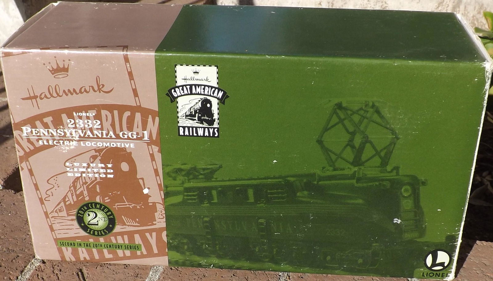 Hallmark Lionel HO scale GG1 locomotive,boxed, c10 . (1 of 2)