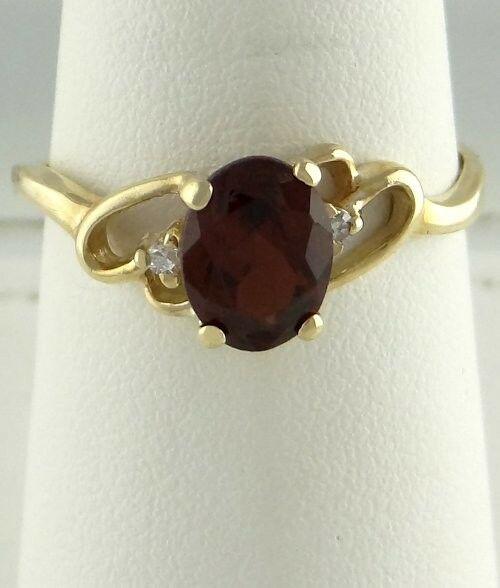 10K YELLOW GOLD 1 1/2ct OVAL GARNET HEART RING (1 of 1)