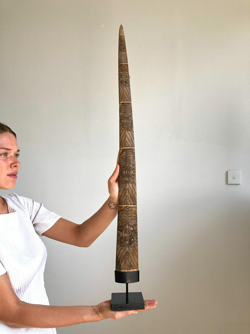 Swordfish tusk Maori - Wheku & Tiki: Title: Swordfish tusk Maori - Wheku & Tiki Maker: Unknown Origin: Indonesia Date/Period: 2021 Materials: Bone, steel, Xiphias Gladius Dimensions:H: 91 cm / 35.8 inches Description: Swordfish tusk hand