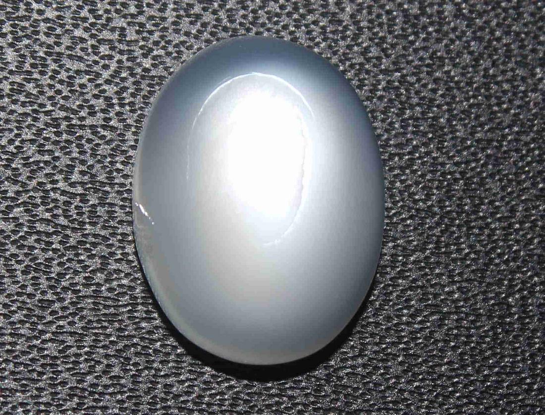 5.19 cts Natural Moonstone (1 of 2)