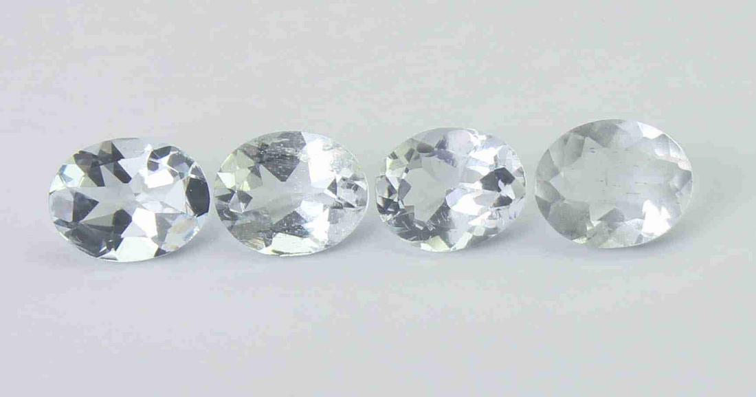 1.10 cts Natural Aquamarine Lot: No Reserve! Gemstone : Natural Aquamarine Origin : Brazil Weight : 1.10 carats Dimensions : 5x4 mm Shape : Oval Cut Number Of Stone : 4 Color : Light Blue Treatment : No Treatment Transparency : Trans