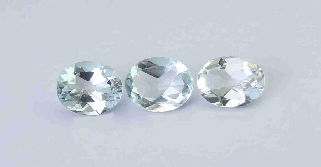 1.01 Cts Natural Aquamarine Lot: No Reserve! Title: 1.01 Cts Natural Aquamarine Lot Additional Information: Gemstone: Natural Aquamarine Origin: Australia Weight: 1.01 carats Dimensions: 5x4 mm Shape: Oval Cut Number Of Stone: 3 Colo