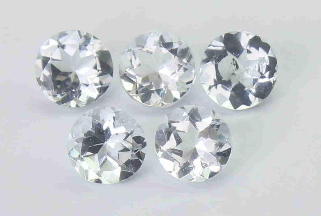 1.10 cts Natural Aquamarine Lot: No Reserve! Gemstone : Natural Aquamarine Origin : Brazil Weight : 1.10 carats Dimensions : 4x4 mm Shape : Round Cut Number Of Stone : 5 Color : Light Blue Treatment : No Treatment Transparency : Tran