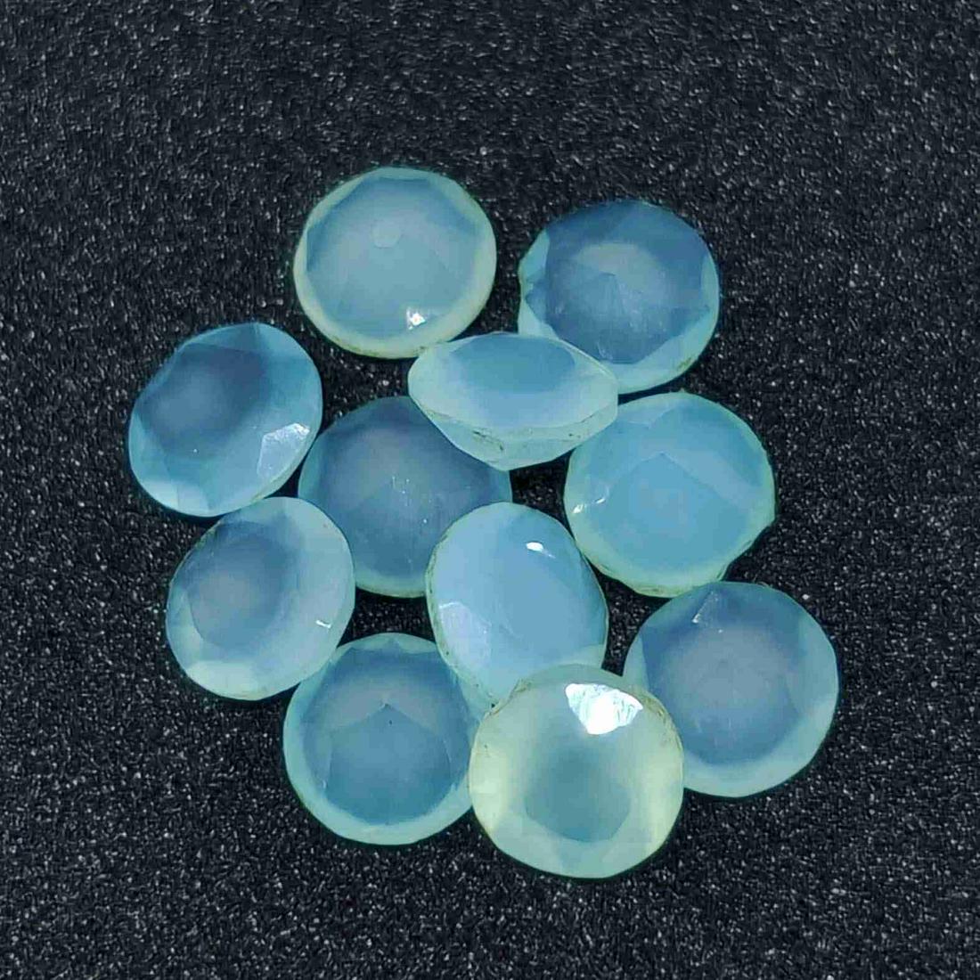 4.65 ct Natural Aqua Chalcedony Faceted Lot: No Reserve! Title: 4.65 ct Natural Aqua Chalcedony Faceted Lot Description: Gemstones: Chalcedony Carat Weights: 4.65 ct Size/Dimensions: 5 X 5 mm Materials & Techniques: Chalcedony Weight Unit: Ct Qu