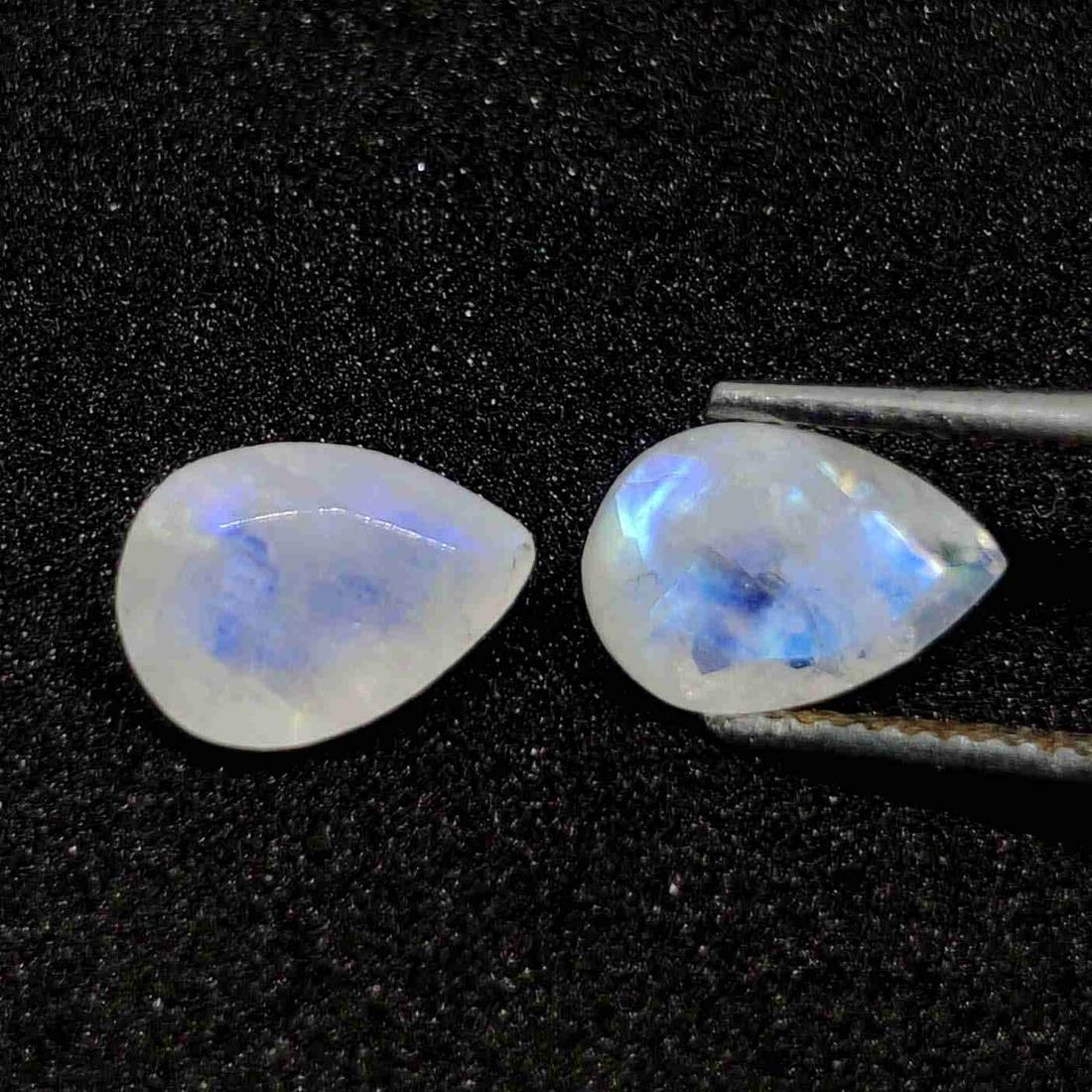 2.80 ct Natural White Rainbow Moonstone Pair: No Reserve! Title: 2.80 ct Natural White Rainbow Moonstone Pair Description: Gemstones: Rainbow Moonstone Carat Weights: 2.80 ct Size/Dimensions: 6 X 9 mm Origin : India Materials & Techniques: Moonst