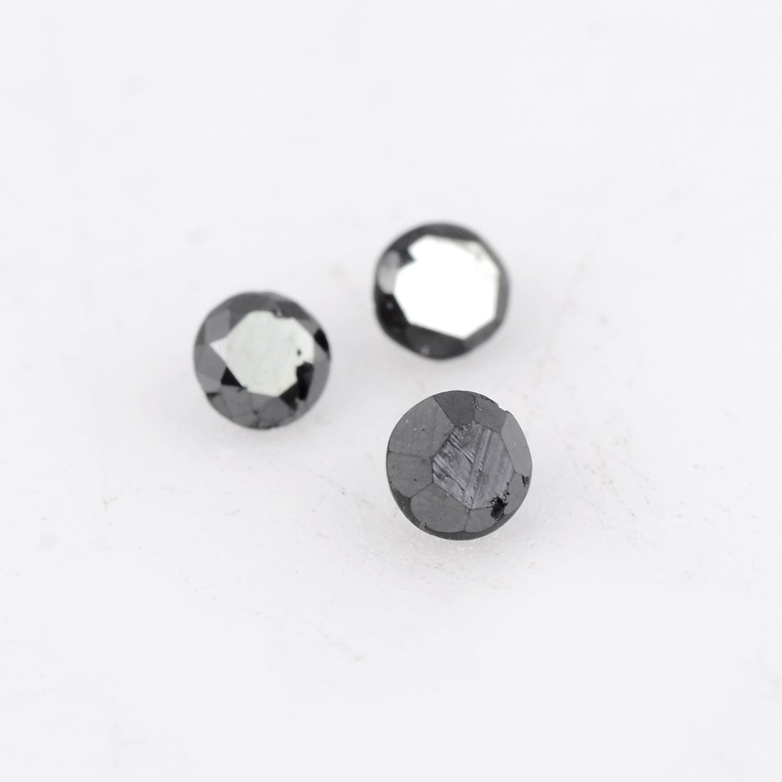 0.04 Carat Fancy Black Color Natural Round Diamond: No Reserve! Title: 0.04 Carat Fancy Black Color Natural Round Diamond Loose Gemstone 3 Pieces Additional Information: Specification of Gemstone * Stone : Diamond * Shape : Round * Size : 1.5L x 1.5W m