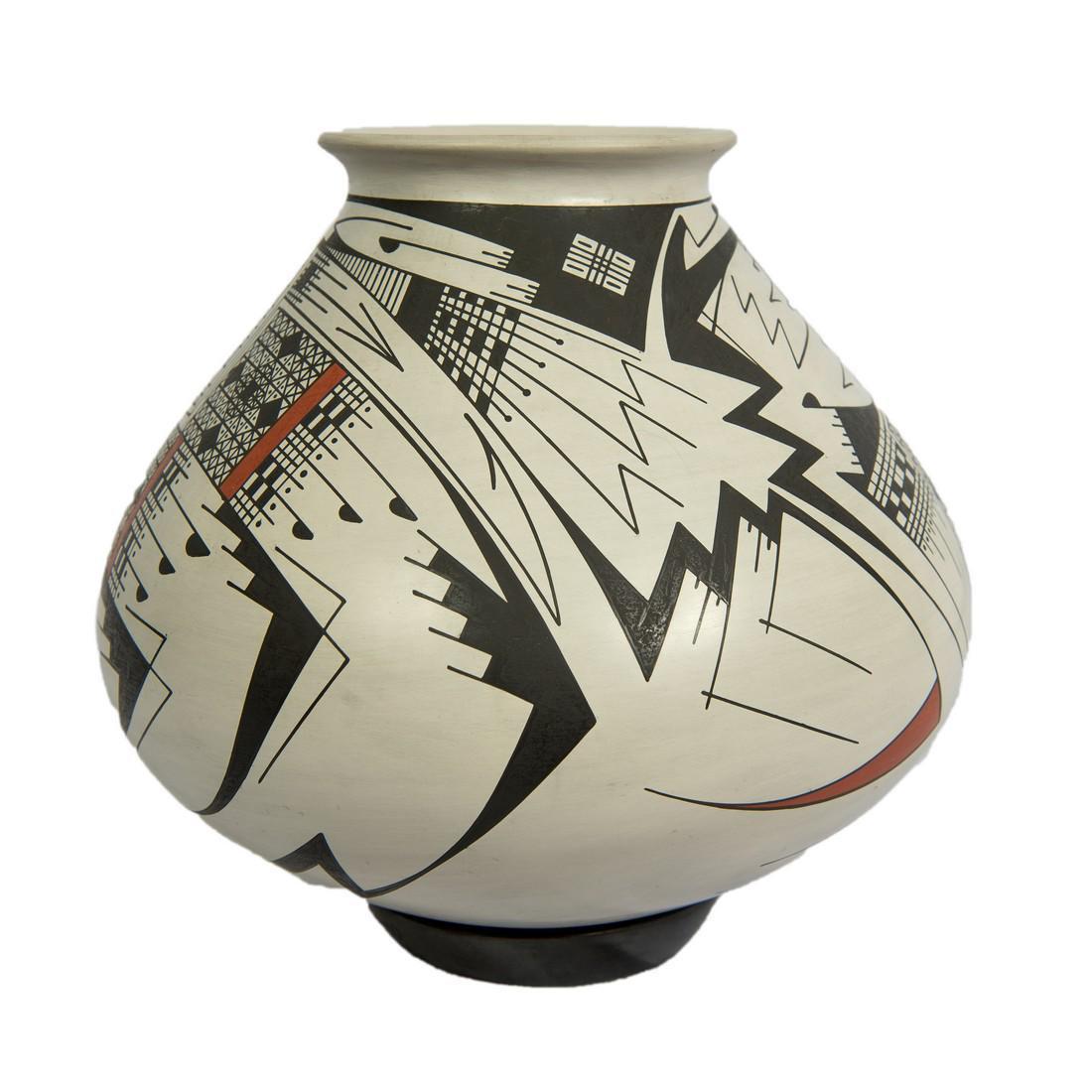 Mata Ortiz polychrome jar with geometric decoration (1 of 6)