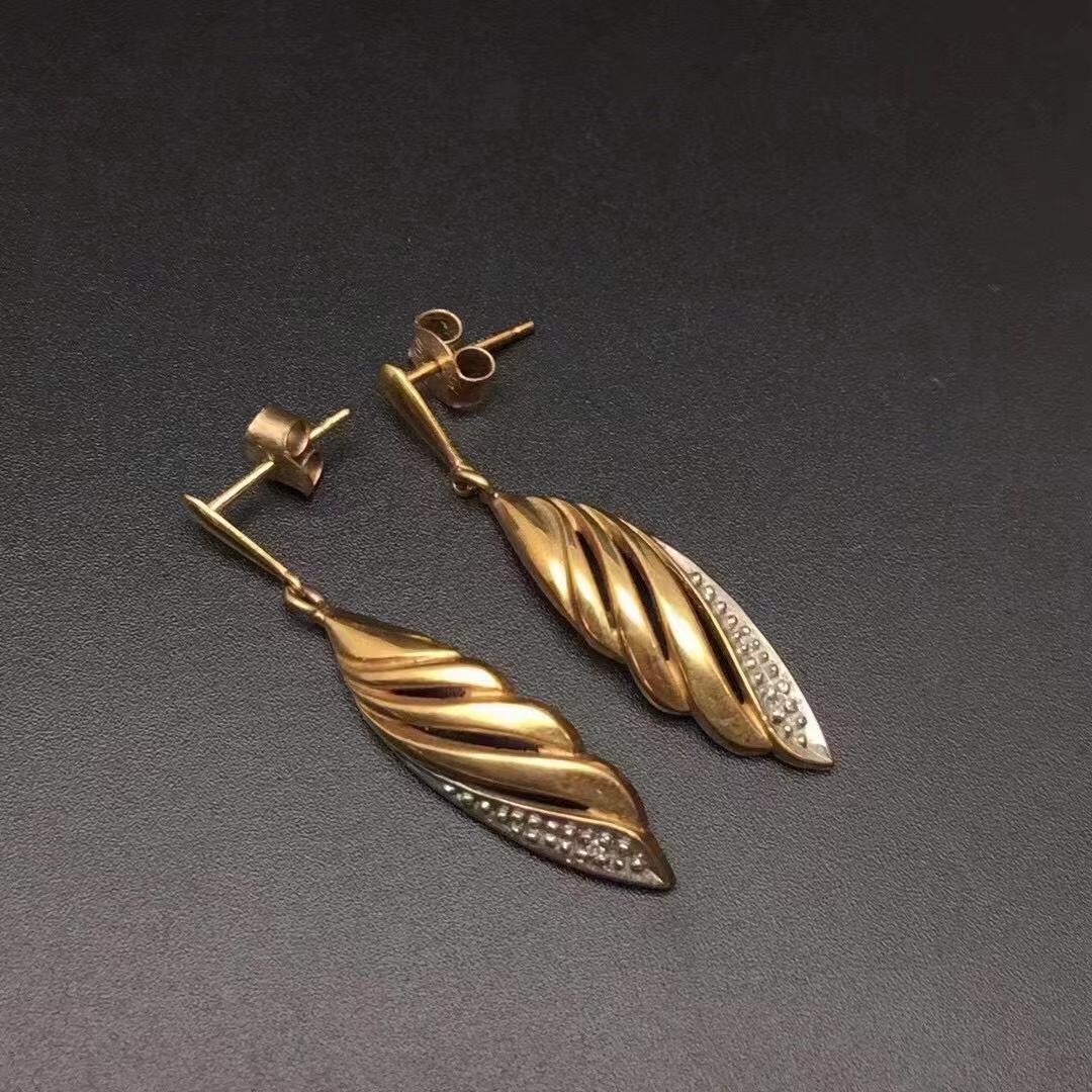 British Antique 9K Gold Earrings: Title: British Antique 9K Gold Earrings Materials: 9K Gold Additional Information: The antique 9 gold stud"Volume: 2.6 gAppearance in good condition, exquisite craft, wear market Reserve: $600.00 Ship
