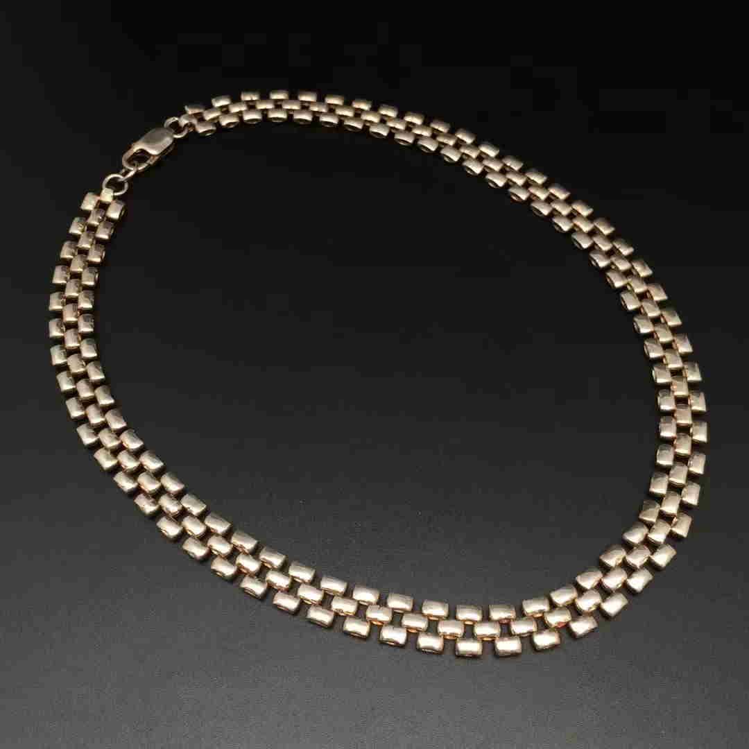 British Antique Sterling Silver Necklace: Title: British Antique Sterling Silver Necklace Materials: Silver Additional Information: The antique silver necklaceWeight: 34.7 gSilver standard stamp: 925Appearance in good condition, do T delicate