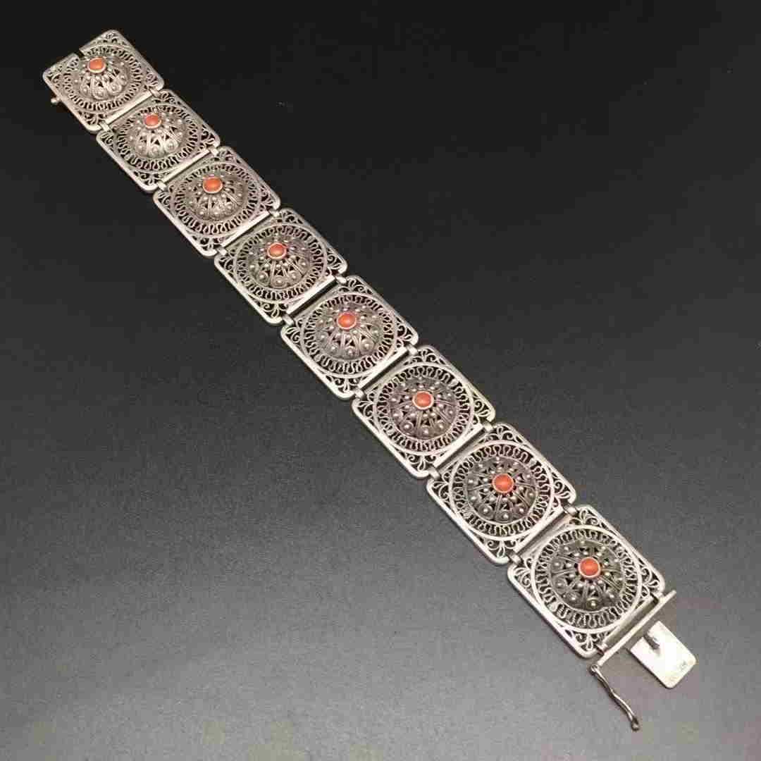 British Antique Sterling Silver Bracelet: Title: British Antique Sterling Silver Bracelet Materials: Silver Additional Information: The European antique silver wire inlay bracelet 800 sterling silver standardWeight: 27.1 gSize: 18.5 cmAppeara