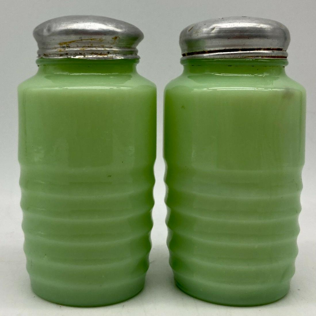 JEANETTE PAIR JADEITE GREEN RIBBED BEEHIVE SHAKER (1 of 8)