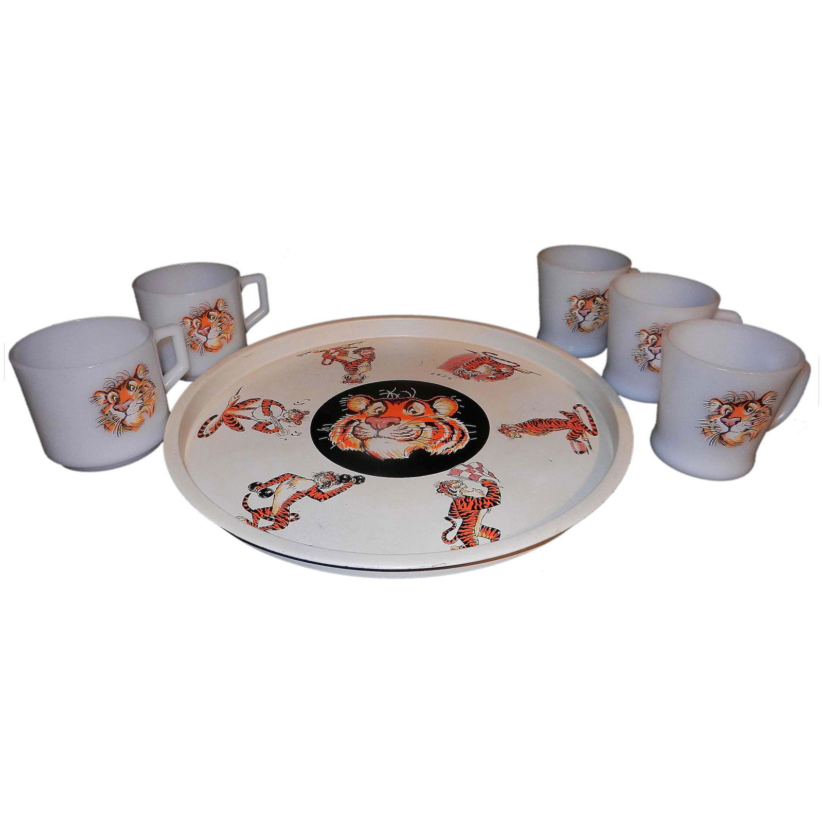 Vintage Mid-Century Esso/Exxon Tin Lithograph Round: This Vintage Esso/Exxon Tin Lithograph Round Metal Tiger Tray and mugs are Promotional Gasoline Advertising Items and are in very good condition. A couple of small scratches on tray (tried to show in