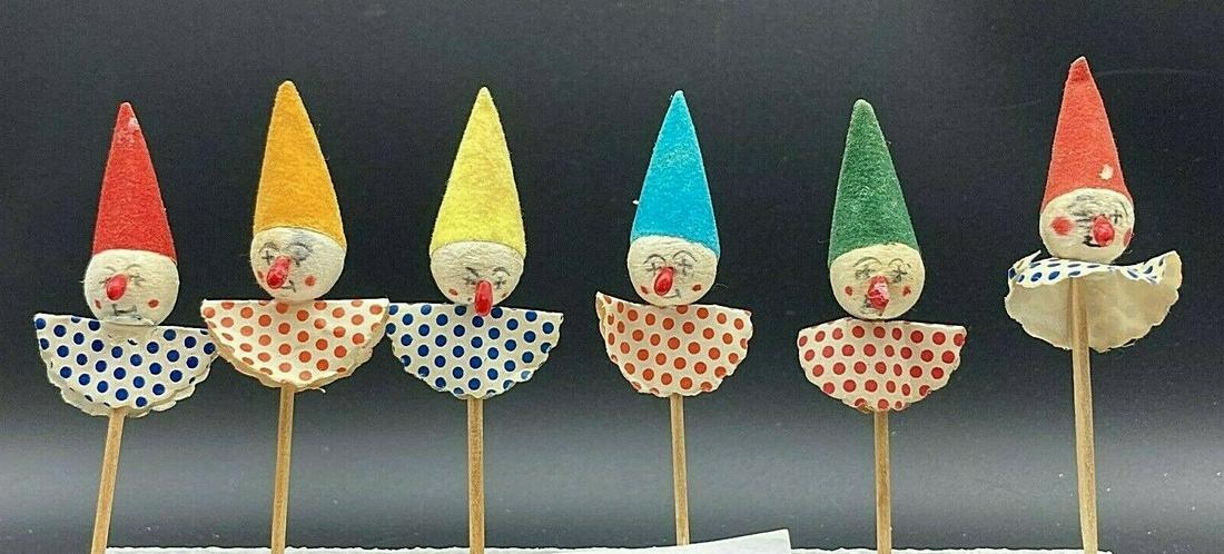 Lot of 6 VINTAGE Clown Decorative Pick Japan: Title: Lot of 6 VINTAGE Clown Decorative Pick Japan Date/Period: APPROX 1960'S Dimension: APPROX 3.5" TALL Materials: MIXED MATERIALS Additional Information: Lot of 6 VINTAGE Clown Cake Toppers Cupcak