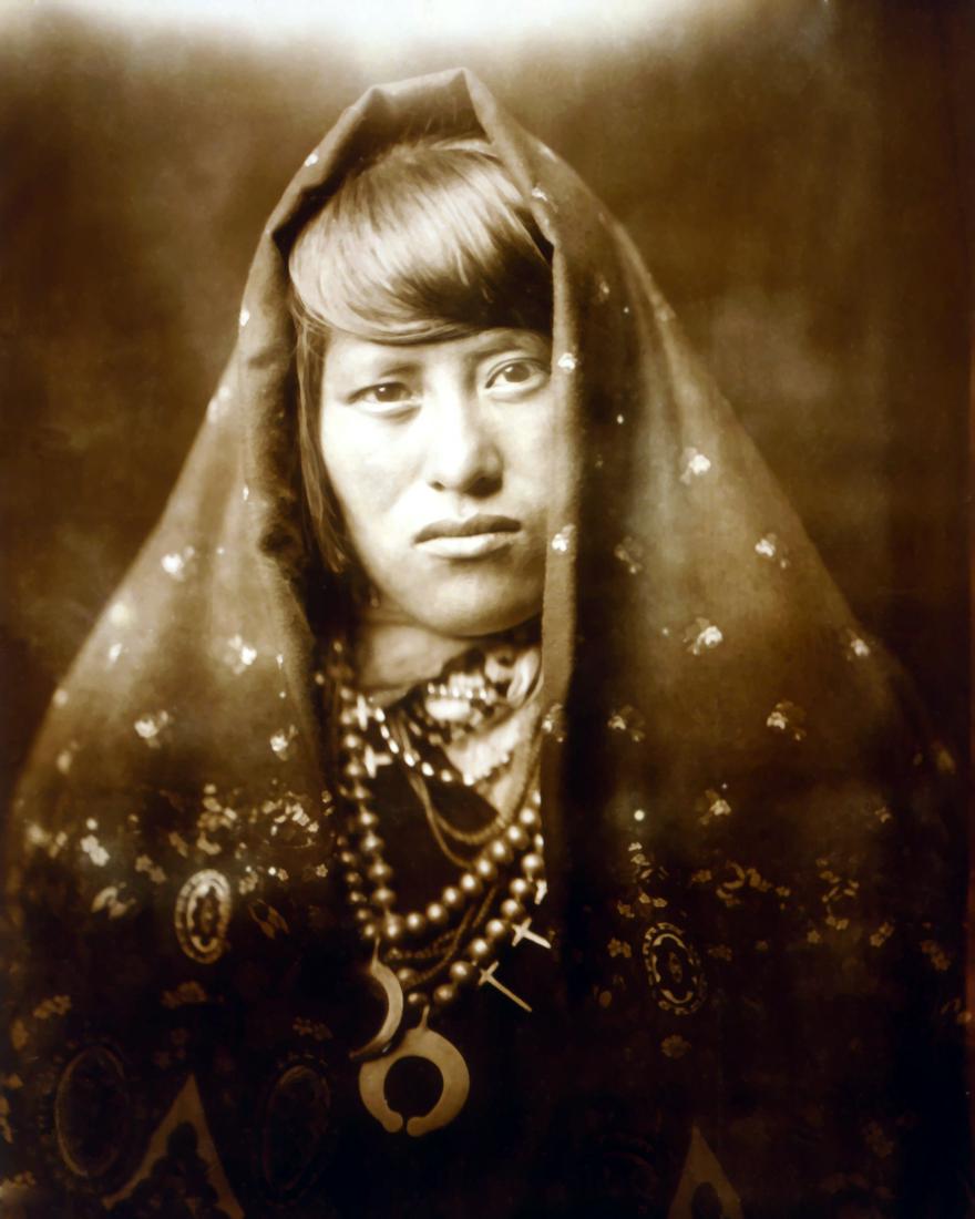 1905, AN ACOMA NATIVE WOMAN, BY EDWARD CURTIS: Title: 1905, AN ACOMA NATIVE WOMAN, BY EDWARD CURTIS Artist/Source: EDWARD SHERIFF CURTIS, (1868-1952) Medium: CONTEMPORARY PHOTOLITHOGRAPH Date/Period: 1905 Dimension [INCHES]: 10 X 8 Origin: ACOMA P