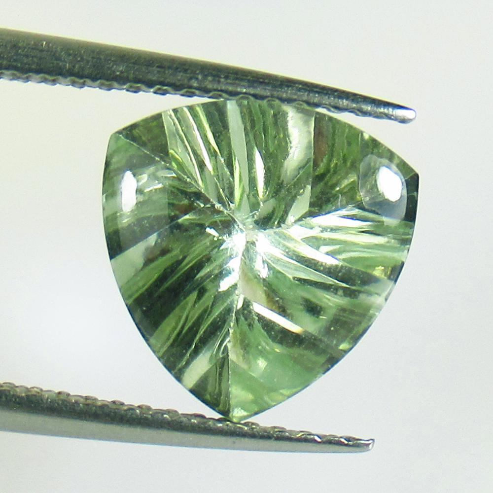 2.66 Ctw Natural Green Amethyst Trillion Cut (1 of 2)