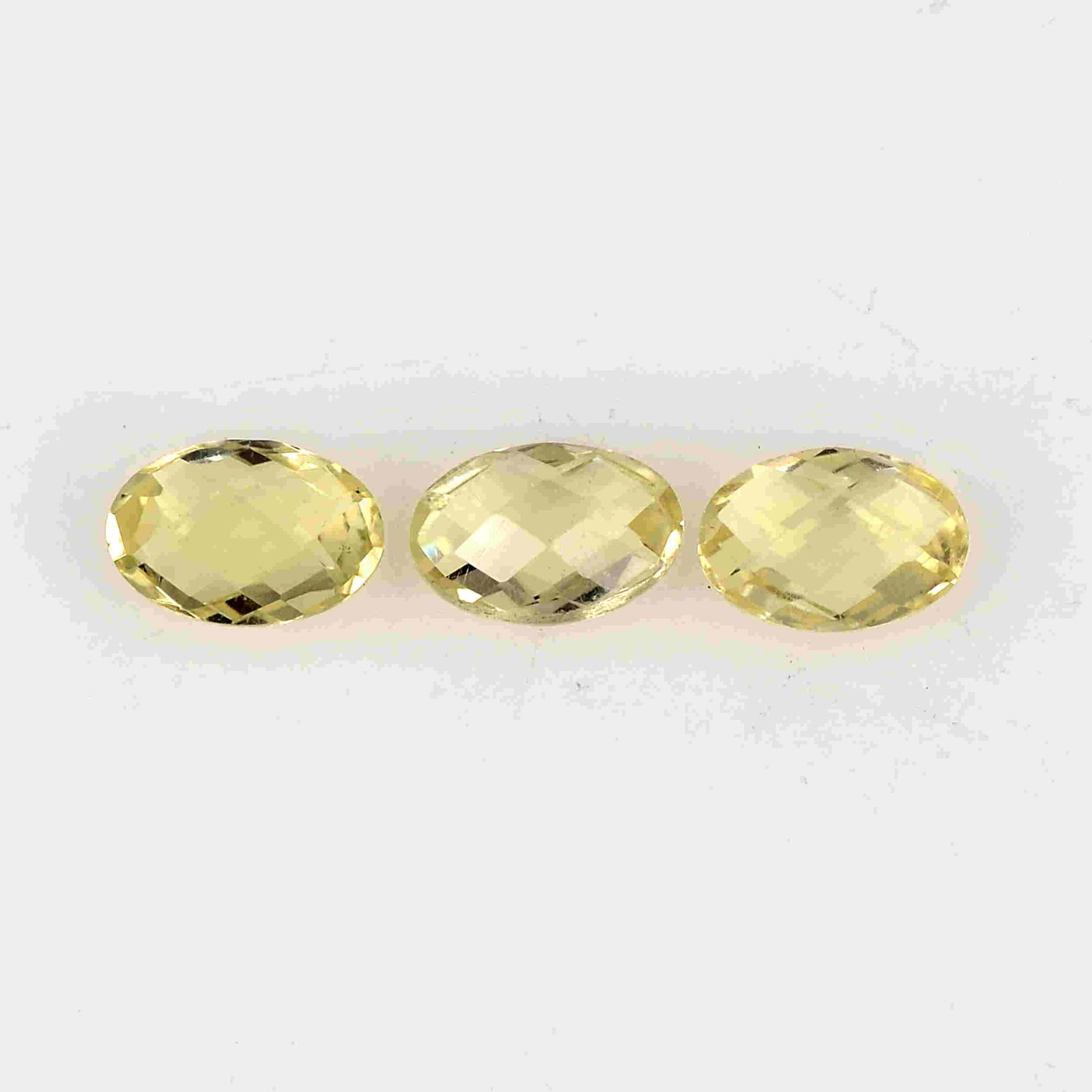 1.25 Carat Yellow Color Natural Oval Lemon Quartz Loose: No Reserve! Title: 1.25 Carat Yellow Color Natural Oval Lemon Quartz Loose Gemstone 3 Pieces Additional Information: Specification of Gemstone Name : Lemon Quartz Color : Yellow Total Weight : 1.25 Sh