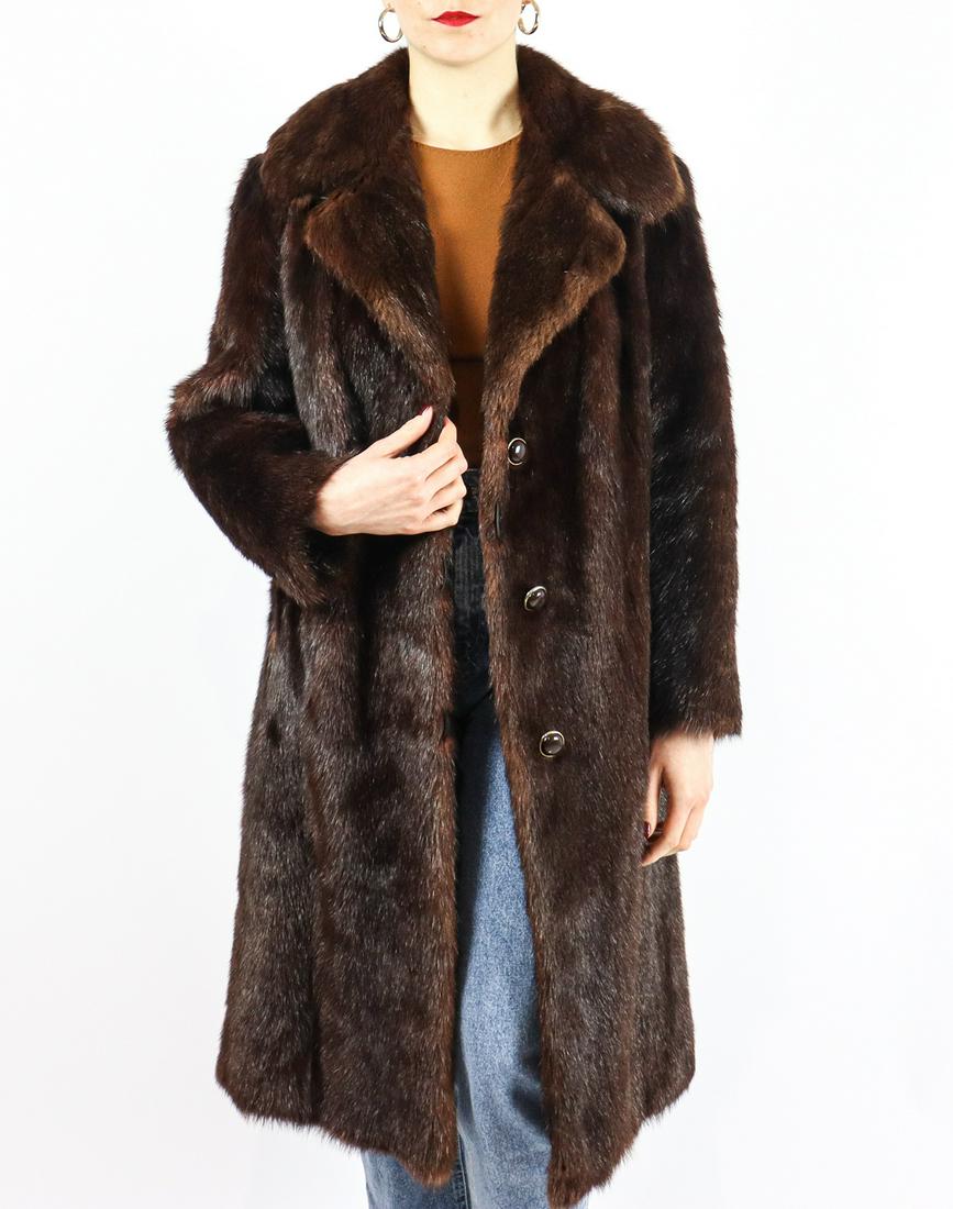 BROWN MINK FUR COAT - US 16 - EU L: Title: BROWN MINK FUR COAT - US 16 - EU L Size/Dimensions: Aproximate size- EU: L ; US: 16 : Important details: Length: 105cm/41.34in -Shoulders width:45cm/17.72in -Sleeve Length:60cm/23.62in -Bust si