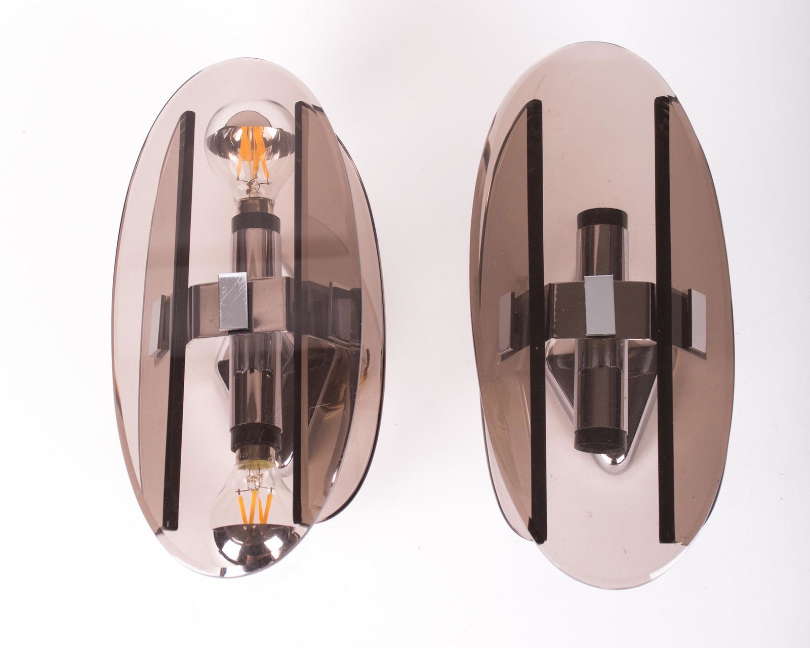 1970 pair of Sconces Fontana Arte Veca: 1970 pair of sconces , accompaying chandelier posted in Chandelier , attributed to Veca italy on several professional web site , congruent with the style of Fontana Arte which lead the style of the 60