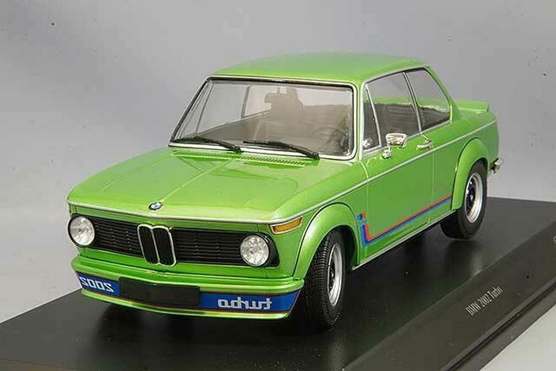 Minichamps BMW 2002 Turbo 1973 Green Metallic 1: 18 (1 of 1)