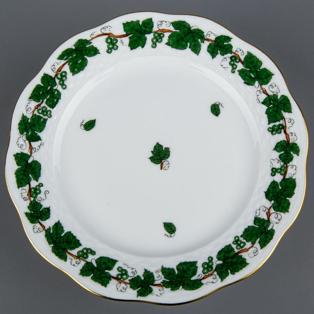 Herend Wine Leaf Dessert Plate #517/VSZG: Herend Wine Leaf Dessert Plate Manufacturer: Herend Porcelain Manufactory (Hungary) Quality: Handpainted, 1st class Pattern: Wine Leaf (VSZG) Condition: Pre-owned, in excellent condition, as seen on p