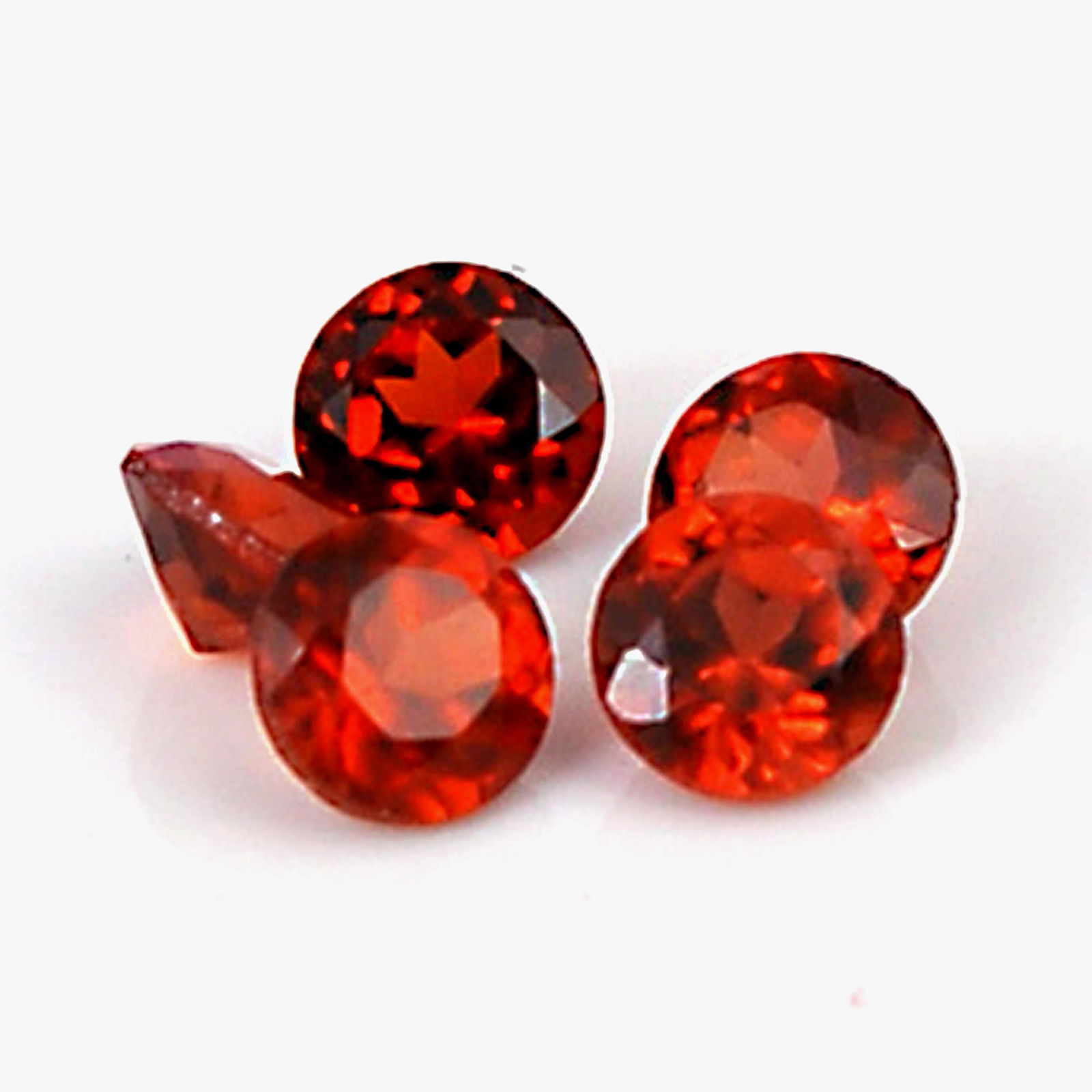 0.74 Carat Red Color Natural Round Garnet Loose Gemstone 5 Pieces: No Reserve! Title: 0.74 Carat Red Color Natural Round Garnet Loose Gemstone 5 Pieces Additional Information: Specification of Gemstone Name : Garnet Color : Red Total Weight : 0.74 Shape : Round Cut :